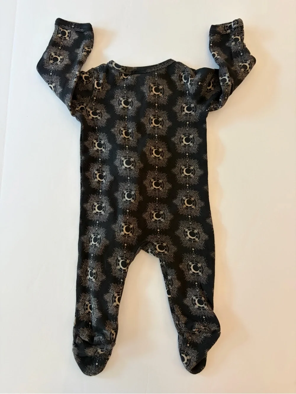 Kate Quinn Organic Baby Black Celestial Moon And Stars 2 Way Zippy Pajama 6-9 Mo